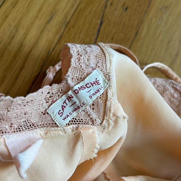 40s Vintage Peach Satin Slip - Picture 8 of 9